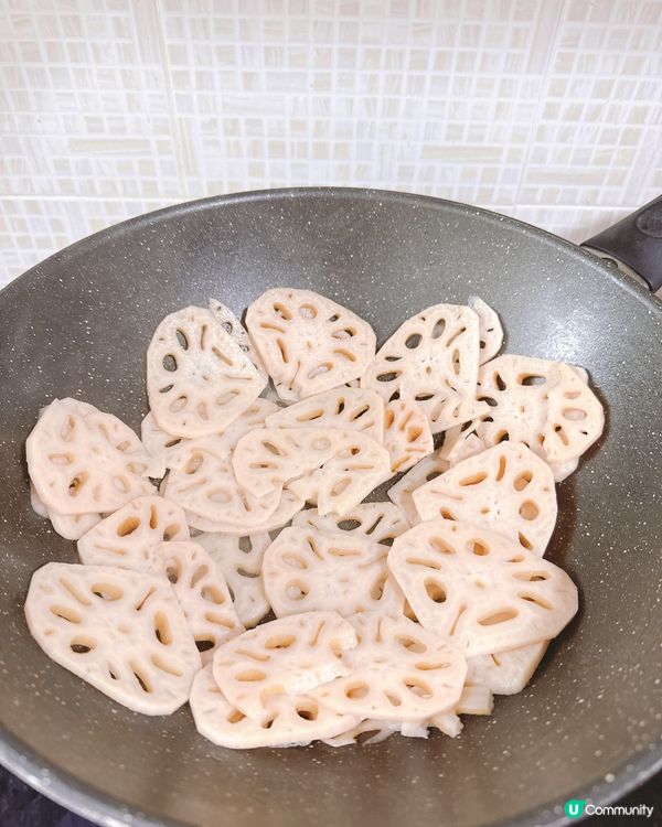 收工係街市$10 2 份蔬菜，其中一份$5 買了蓮藕，整咗個...