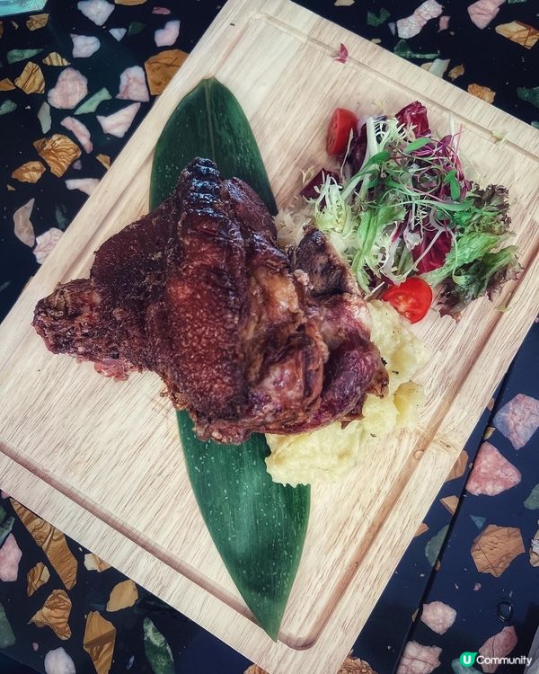 銅鑼灣金朝陽中心頂樓，新開左間集合美景美酒嘅好地方。 無論日...