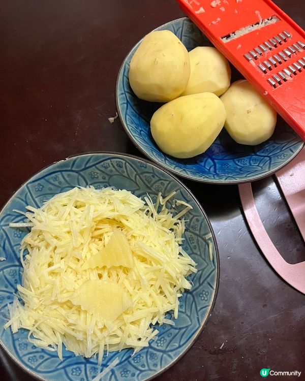 美味嘅韓式土豆煎餅，自己屋企整又平又好味！除咗有好香濃嘅薯仔...