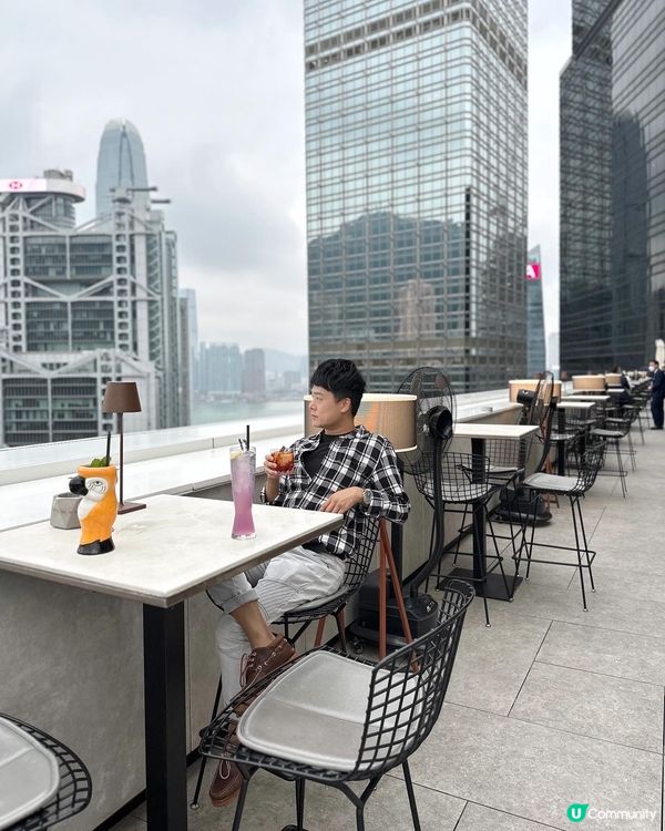 最近美利酒店推出以鳥類做主題「斑斕鳥羽」下午茶自助餐，廿多款...