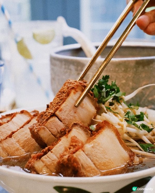 全店以植物為主，彷彿置身花園內，悠閑舒適。主打新派東南亞菜，...