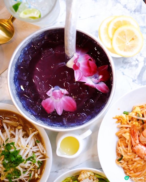 全店以植物為主，彷彿置身花園內，悠閑舒適。主打新派東南亞菜，...