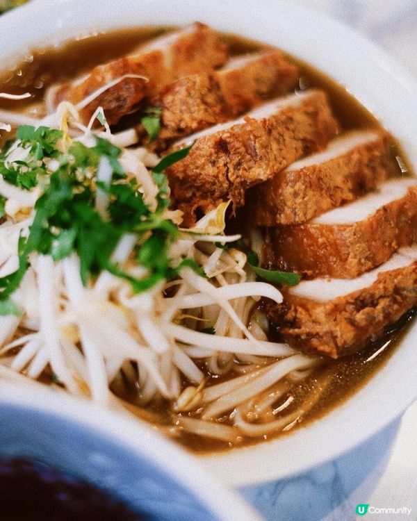 全店以植物為主，彷彿置身花園內，悠閑舒適。主打新派東南亞菜，...