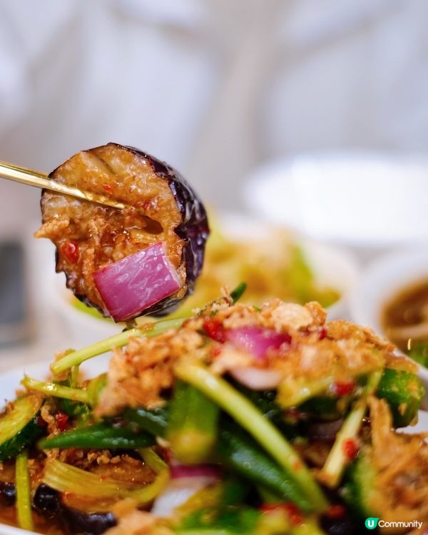 全店以植物為主，彷彿置身花園內，悠閑舒適。主打新派東南亞菜，...