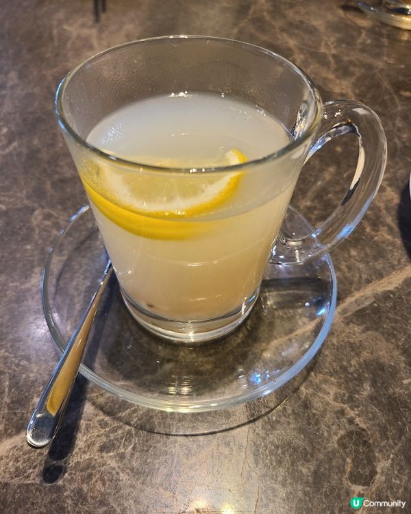 星馬下午茶，檸檬薏米水+馬拉盞炒蘿蔔糕，但似炸多啲，但比較多...