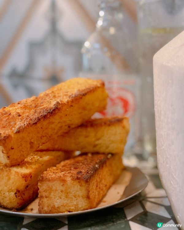 這間新開泰日Fusion餐廳，由泰藉廚師主理，下層有張長長的...