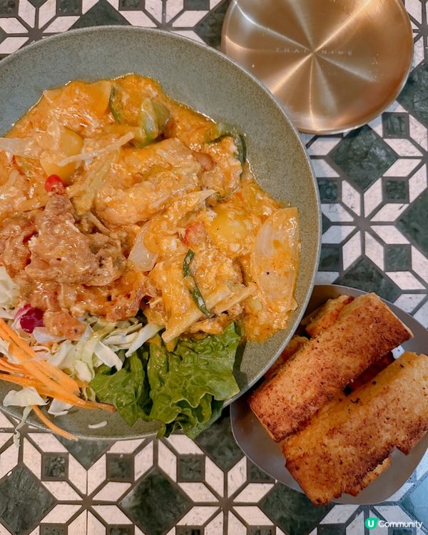 這間新開泰日Fusion餐廳，由泰藉廚師主理，下層有張長長的...