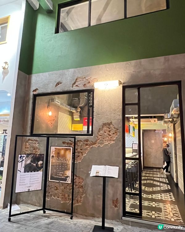 這間新開泰日Fusion餐廳，由泰藉廚師主理，下層有張長長的...