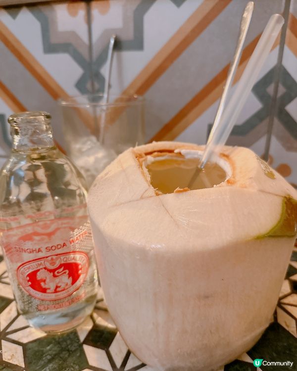 這間新開泰日Fusion餐廳，由泰藉廚師主理，下層有張長長的...