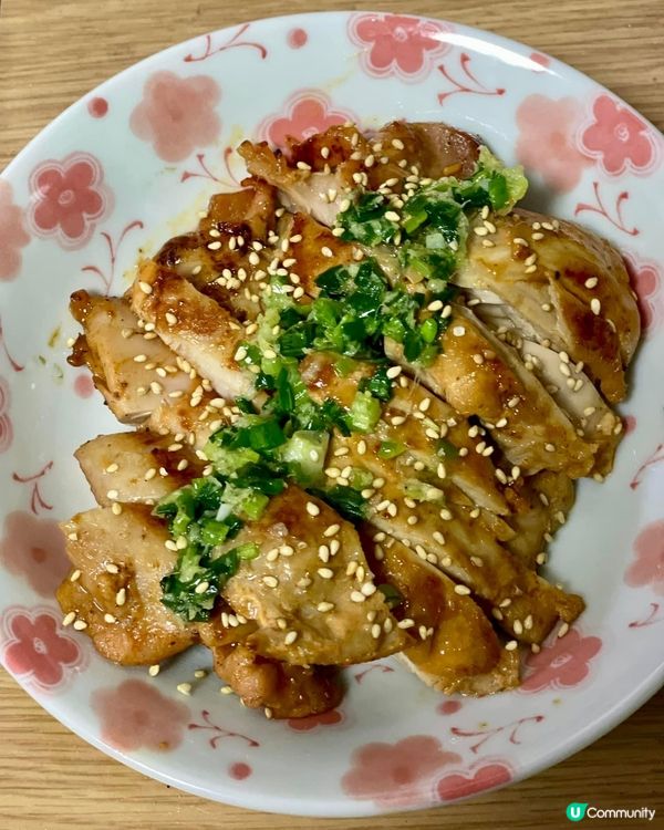 今日係屋企煮咗呢道去皮去骨嘅「蔥油雞扒」，老爸竟然最鍾意食嘅...