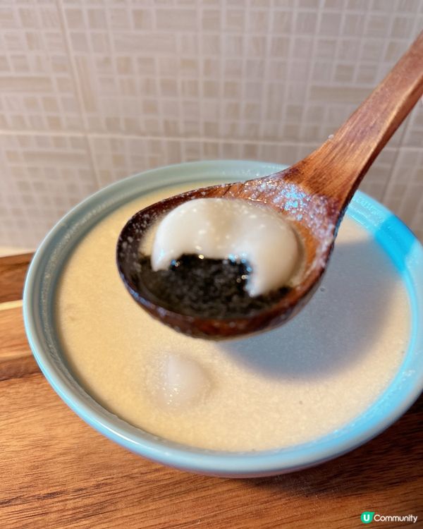 早兩日買咗包福元黑芝麻湯圓，加了在自家煲腐竹百合白果糖水一齊...