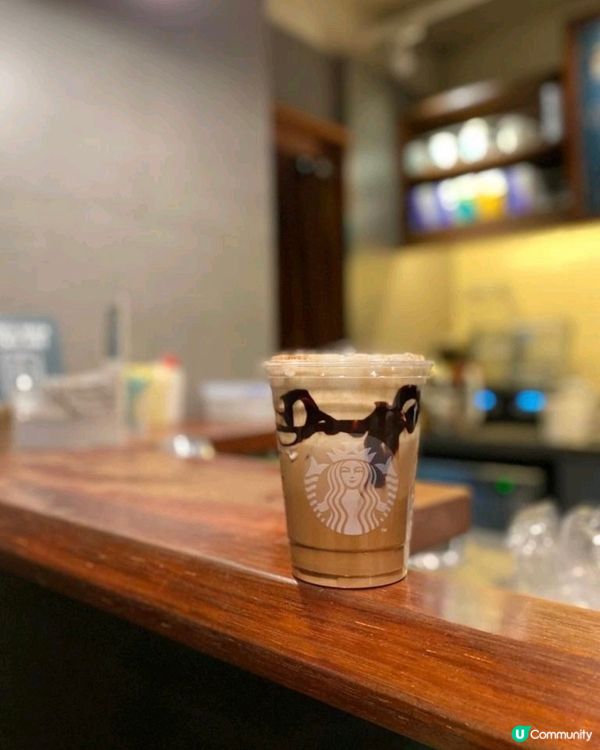 飲杯冰凍咖啡享受一個晏就☕️叫了杯凍蜂香慕絲朱古力咖啡。