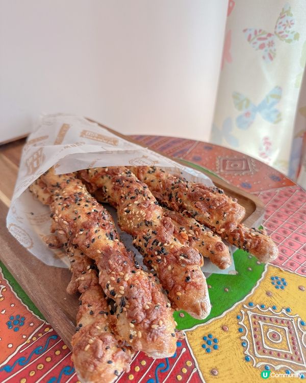 酸種芝士芝麻麵包條 x 牛油果洋蔥醬