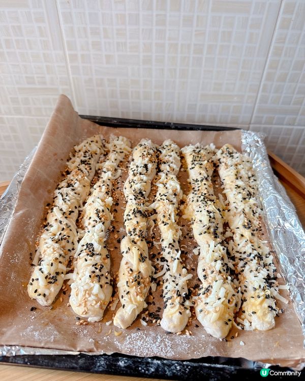 酸種芝士芝麻麵包條 x 牛油果洋蔥醬