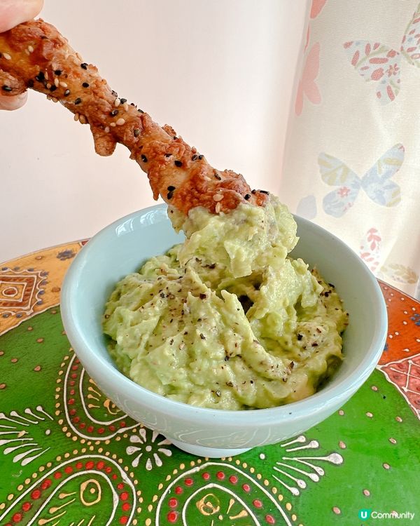 酸種芝士芝麻麵包條 x 牛油果洋蔥醬