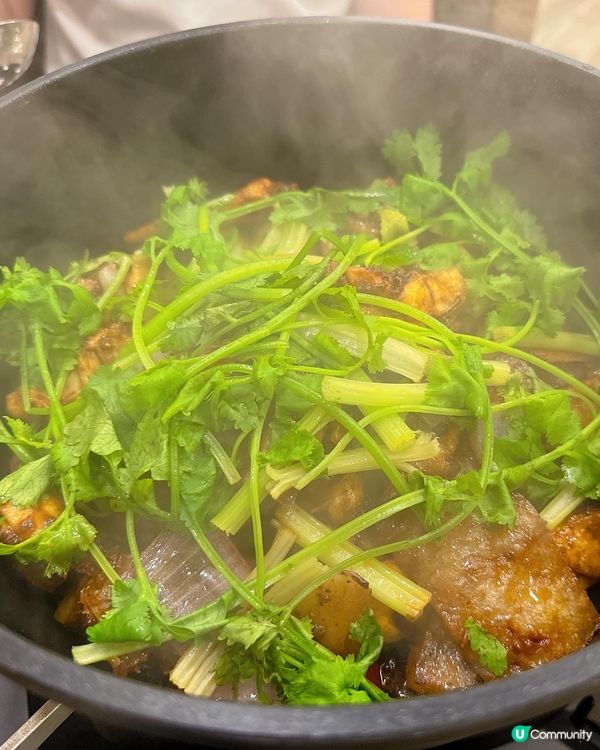 先食鷄煲，幾款之中想食奇味鷄煲 ($180/半隻)，除了辣度...