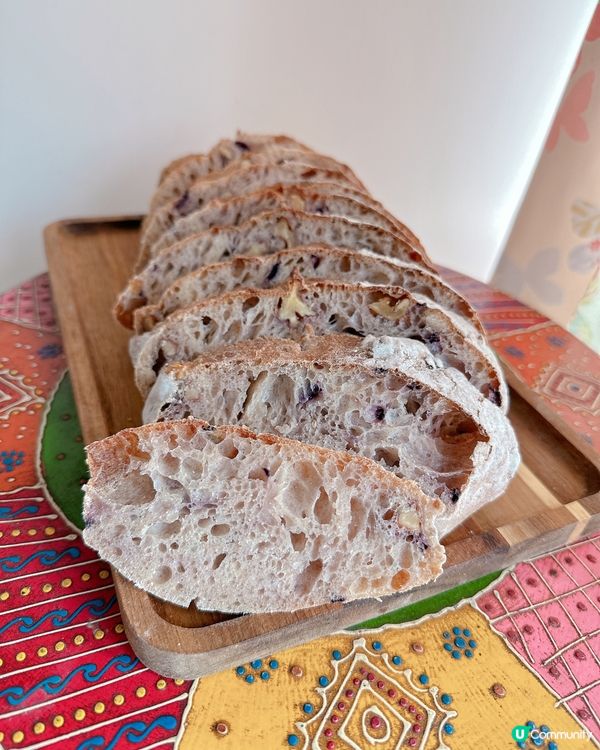 不經不覺養了酸種BB 7 個月，昨晚加了少許新鮮藍莓🫐同合桃...