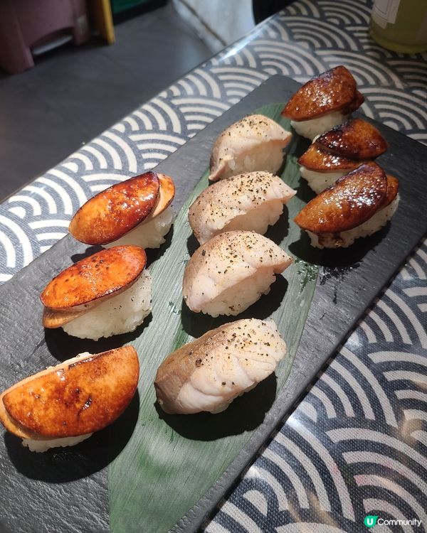 火炙鵝肝壽司，一定要堂食，一片鵝肝醬上面有一層薄脆焦糖，入口...