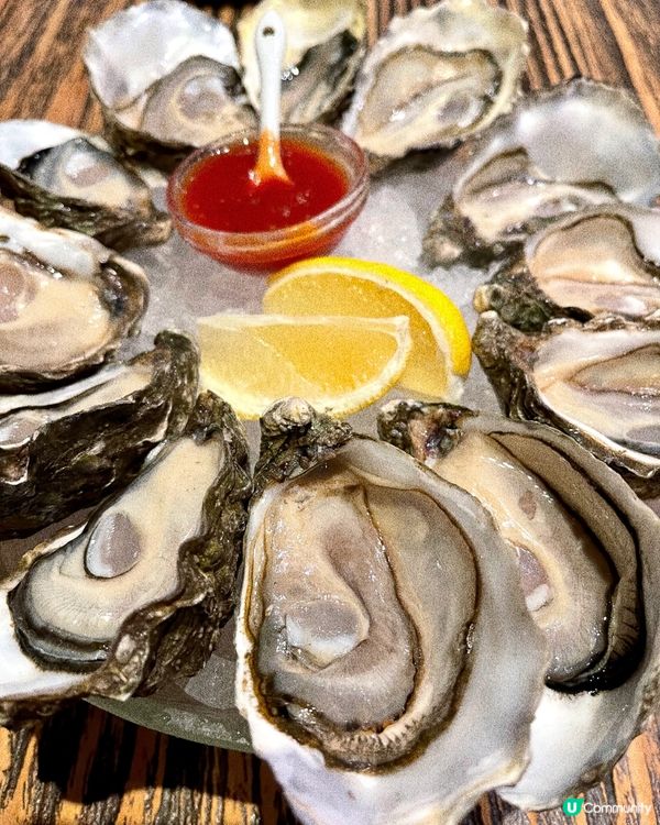 又想食生蠔又想飲杯酒，所以去左蠔站。黎呢度食＄10嘅特價蠔係...