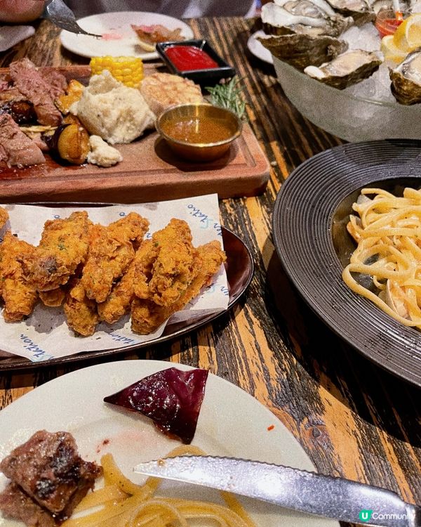 又想食生蠔又想飲杯酒，所以去左蠔站。黎呢度食＄10嘅特價蠔係...