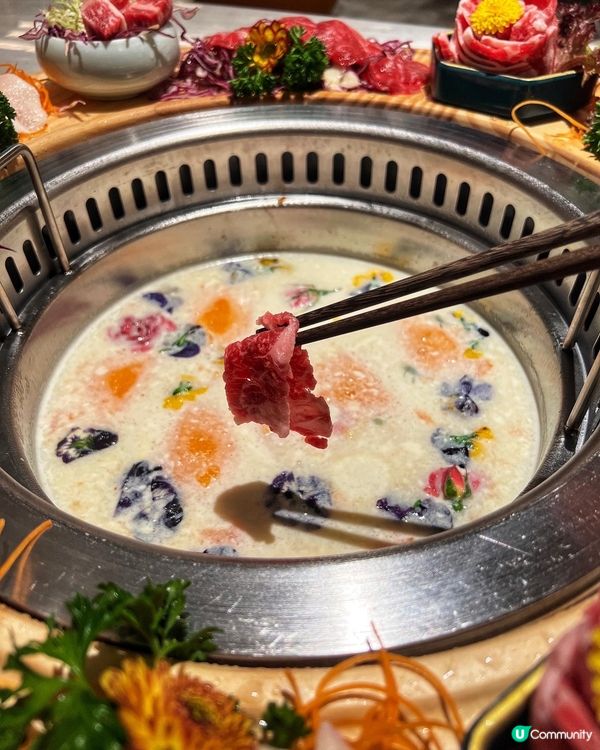 經過銅鑼灣利舞台, 見到大大個招牌 - 香江花月