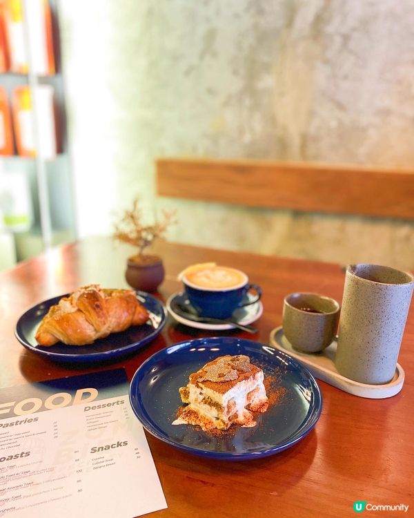 放假當然要去café休息吓，唔知點解感覺relax好多，呢到...