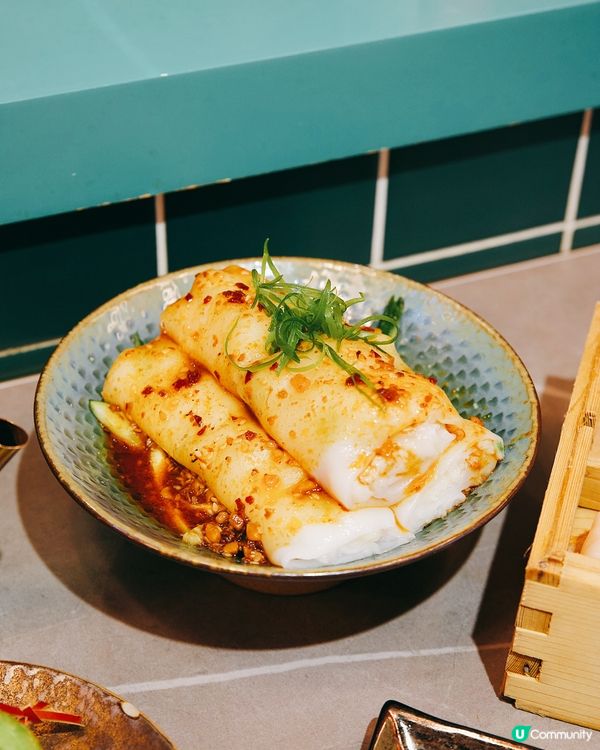 觀塘新開的「龍點心」主打新派Fushion點心，裝修以橙綠為...