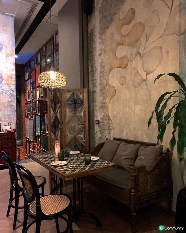 為朋友慶生，來了這餐廳，氛圍就是有些詭秘感 ，挺不錯 ，食物...