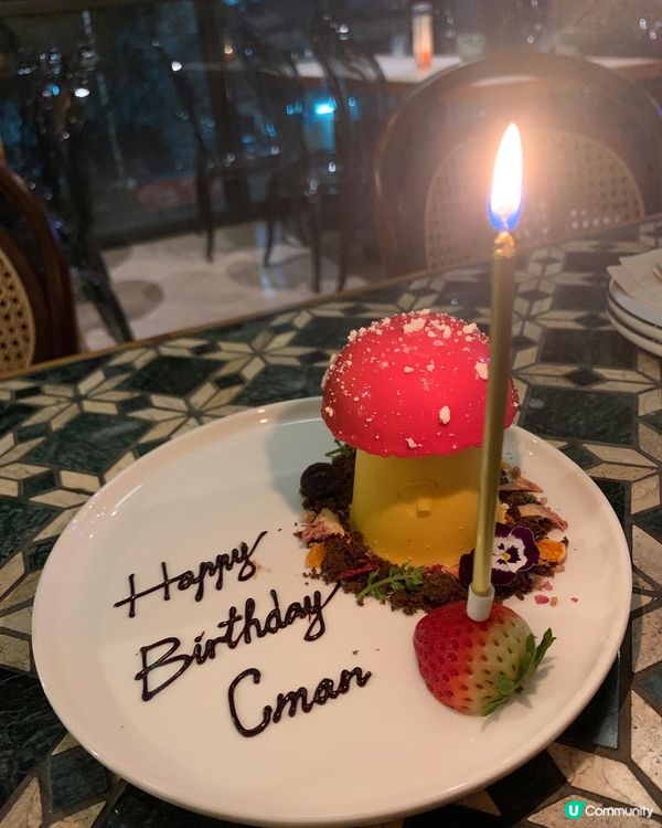 為朋友慶生，來了這餐廳，氛圍就是有些詭秘感 ，挺不錯 ，食物...