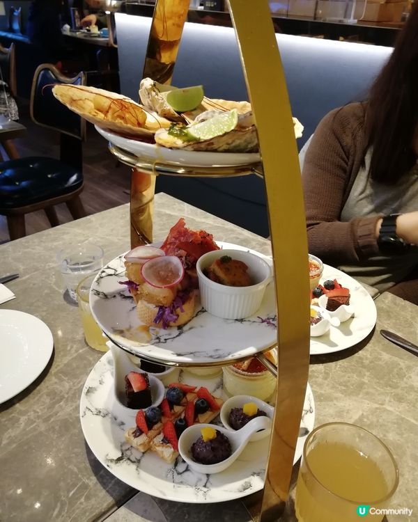 與久違了的舊同事聚舊，同事提議到堅尼地城的享慢泰煮享用下午菜...