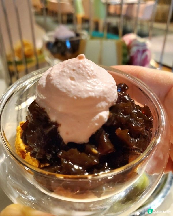 我覺得哩幾款甜點又不會太過甜，幾啱我口味，比較喜歡特濃抹茶卷...