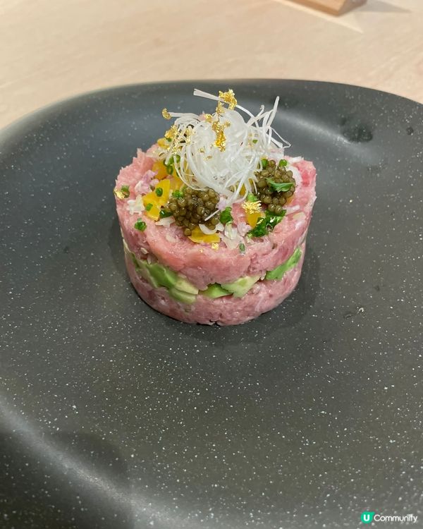 牛油果吞拿魚他他配魚子醬