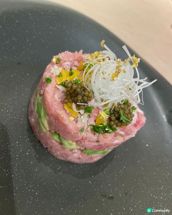 牛油果吞拿魚他他配魚子醬