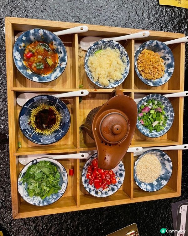 位於荃灣「大滾友」係我最鍾意去打邊爐嘅地方，裝修好有古典氣息...