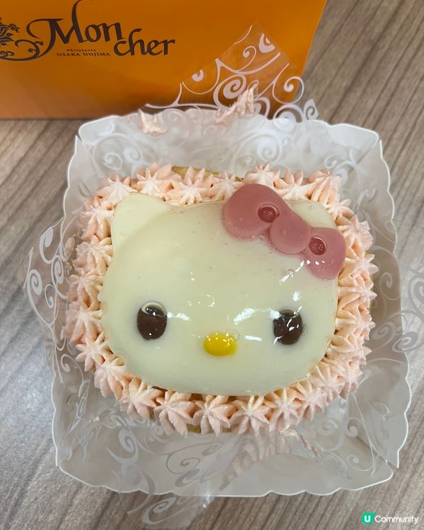 Hello Kitty 牛奶慕絲蛋糕😋😋👍👍