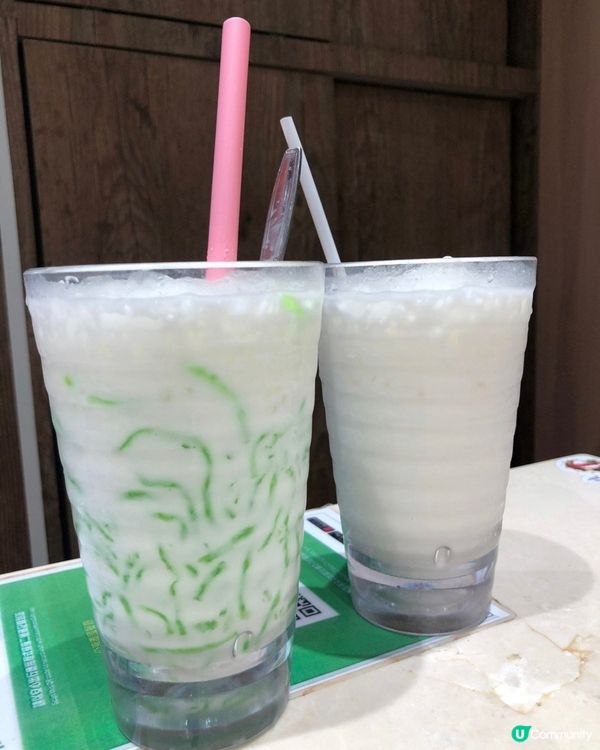 泰式珍多冰和椰汁冰，兩杯飲品都不錯椰汁味夠濃，冰塊的份量也很...