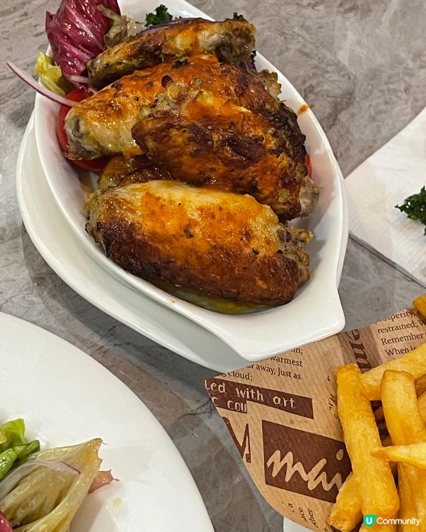 生日飯同屋企人係元朗呢間西餐廳食飯 牛扒豬肋骨千層面都好正🤤...