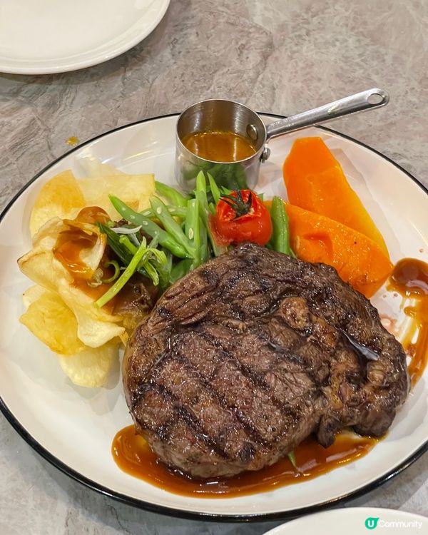 生日飯同屋企人係元朗呢間西餐廳食飯 牛扒豬肋骨千層面都好正🤤...