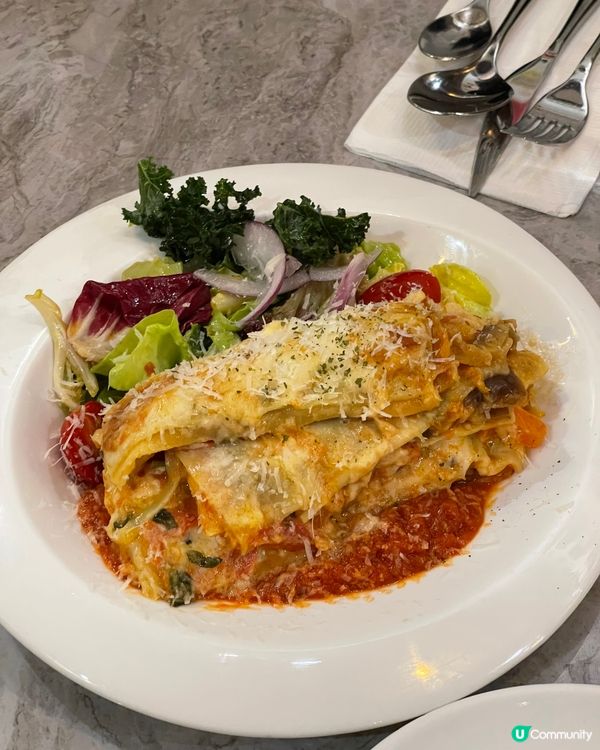 生日飯同屋企人係元朗呢間西餐廳食飯 牛扒豬肋骨千層面都好正🤤...