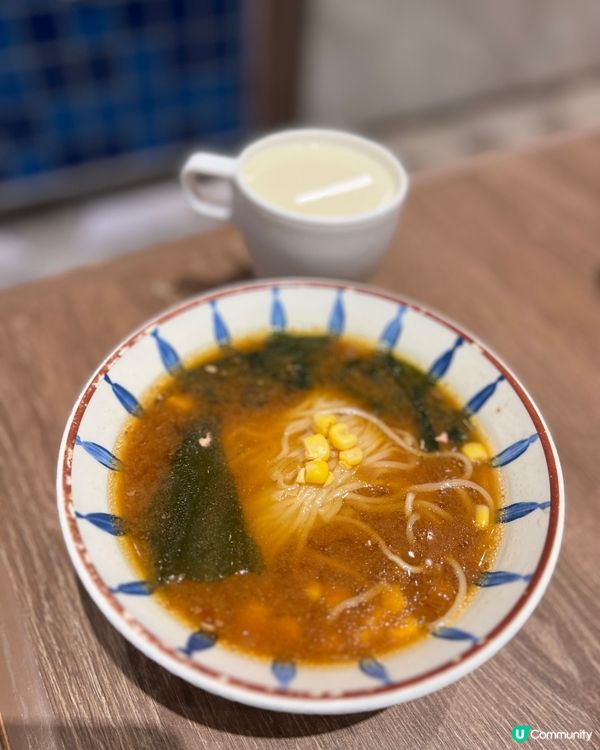 簡簡單單一碗味噌拉麵🍜再加一杯即製鮮豆漿，特意為食素嘅朋友...