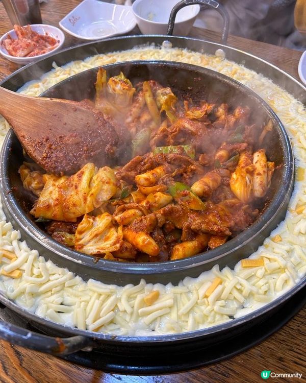 韓國最出名嘅辣炒雞，加埋芝士真係超級好食，食完之後仲可以用食...