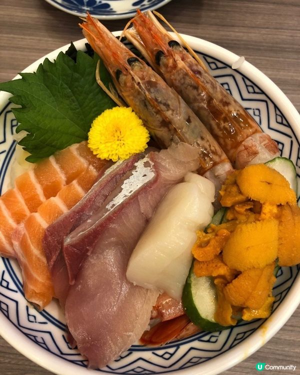 五品丼-三文魚，油甘魚，赤蝦，活帶子，日本海瞻刺身丼飯賣相一...