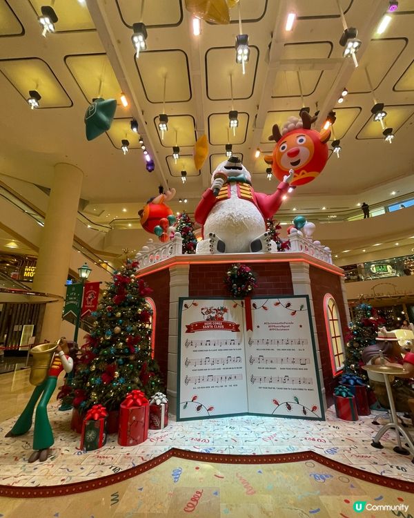 商場今年主題以北極熊為主題，也設有聖誕老人拍照時段，可以在網...