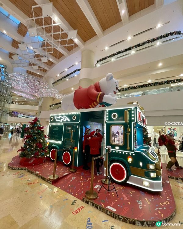 商場今年主題以北極熊為主題，也設有聖誕老人拍照時段，可以在網...