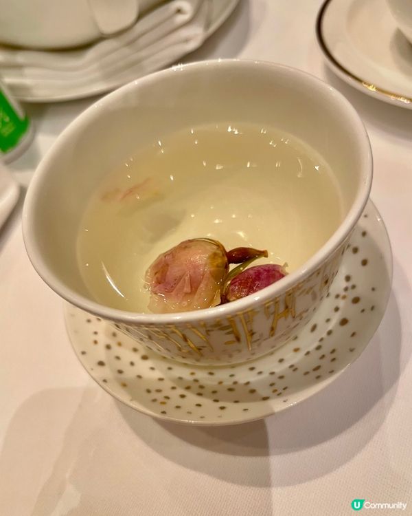 地方環境很好，優雅的點心中菜餐廳，傳統五星級酒店中菜廳，一直...