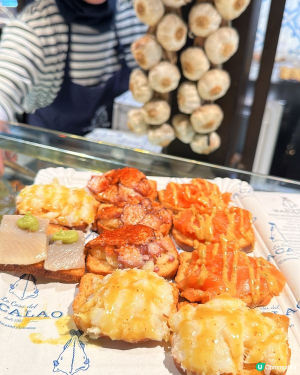 西班牙馬德里必去的海鮮市場聖米格爾市場，只有一家賣西班牙傳統...