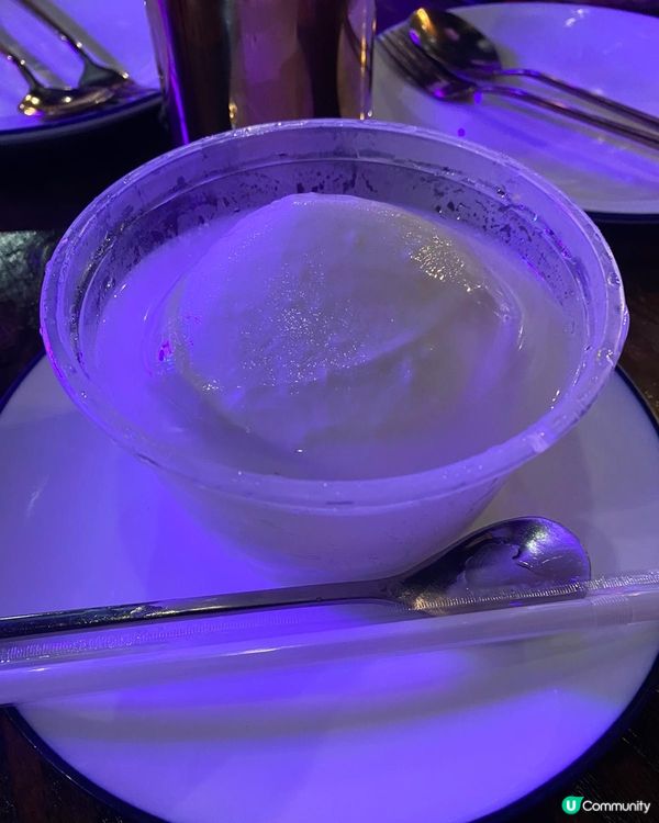 有個椰青波波波好好飲，將成個椰青裏面嘅肉