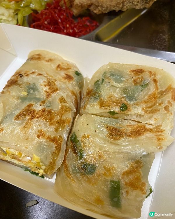 蔥油餅夾蛋粟米起司🧀️有拉絲效果，餡料豐富，口感不錯👍👍👍...