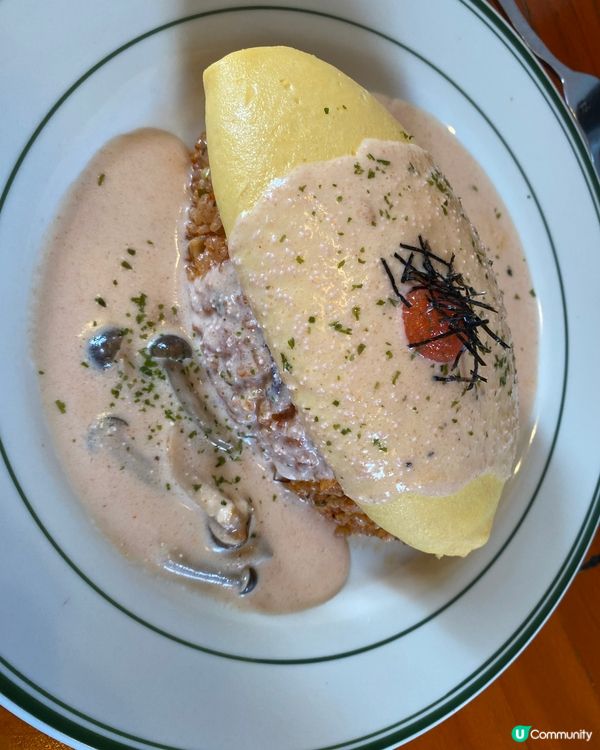 呢個明太子奶醬蛋包飯真係好食，啲蛋好滑，用刀輕輕一界就漏出黎...