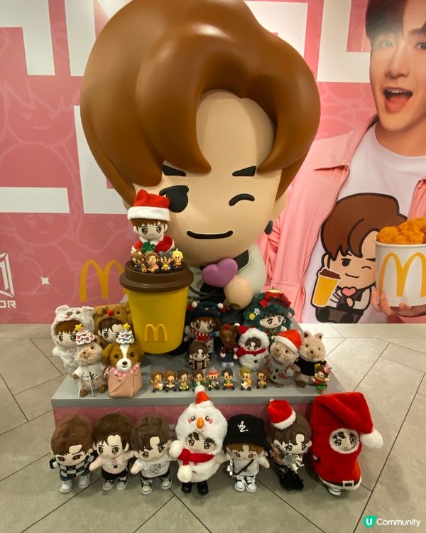 聖誕節週圍打卡，見路過尖沙咀就落去麥當勞影Anson ！ 嘩...